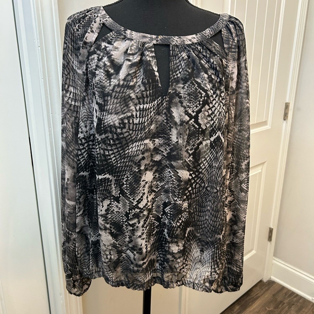 Jennifer‎ Lopez Black & Gray Snake Print Blouse | Size Large | Work  Evening Top